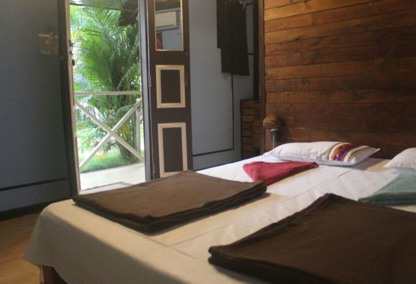 Boatys Beach Cottages 1