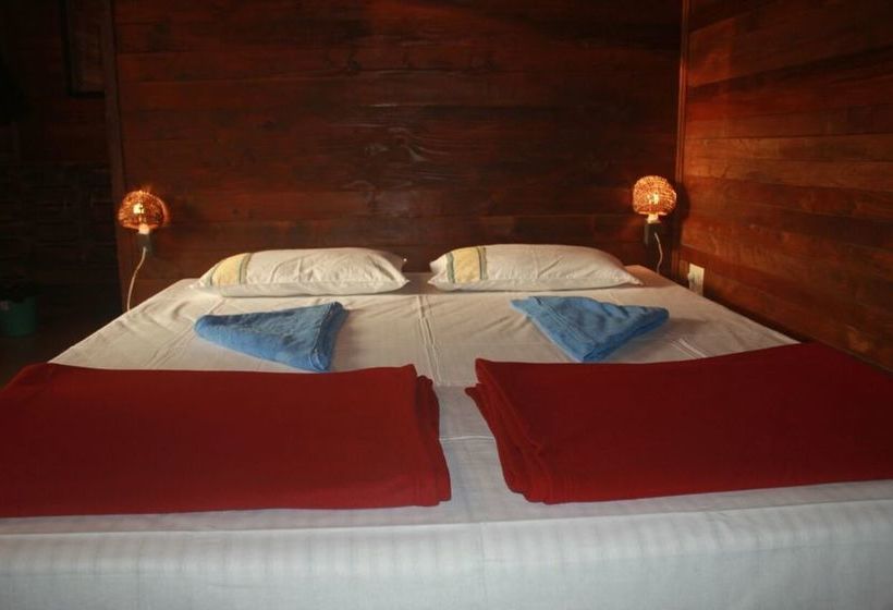 Boatys Beach Cottages 2