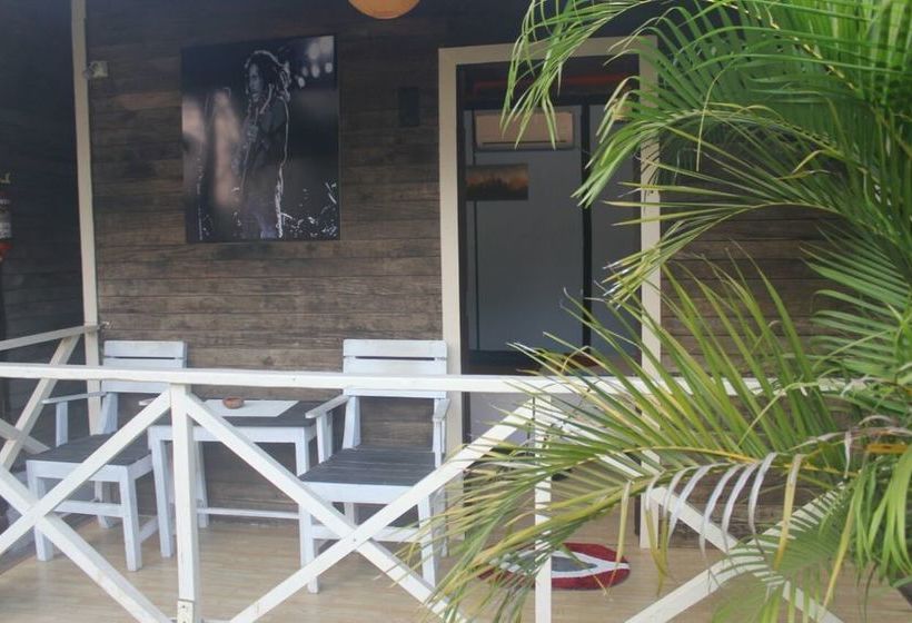 Boatys Beach Cottages 7