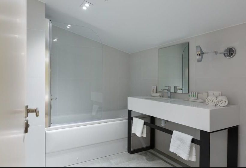 Hotel First Line Health Care Resort 8