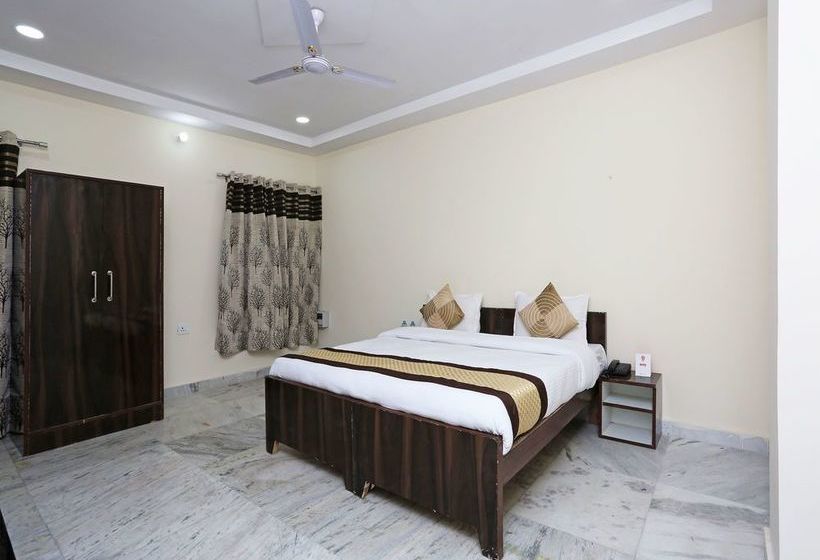 Hotel Shree Krishna Spiritual Stay 9