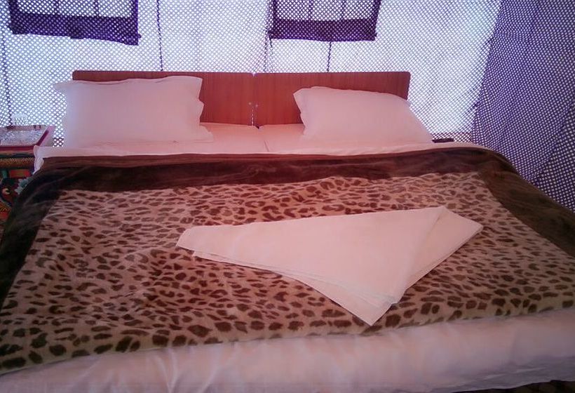 Hotel Auspicious Camp & Cottages 5