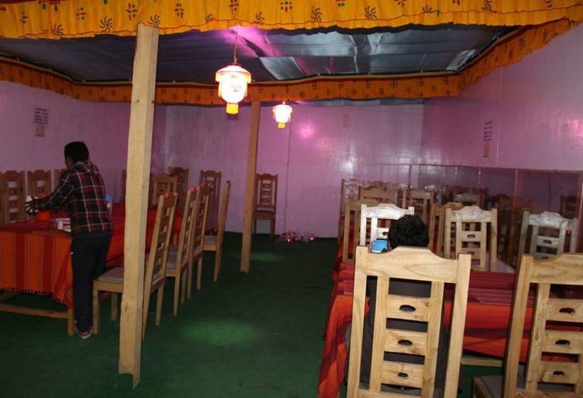 Hotel Auspicious Camp & Cottages 8