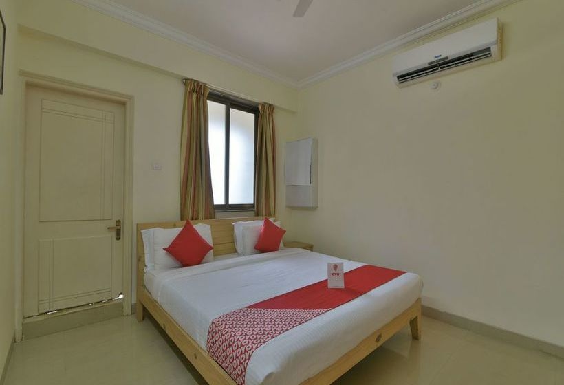 Hotel Pramila Court 12