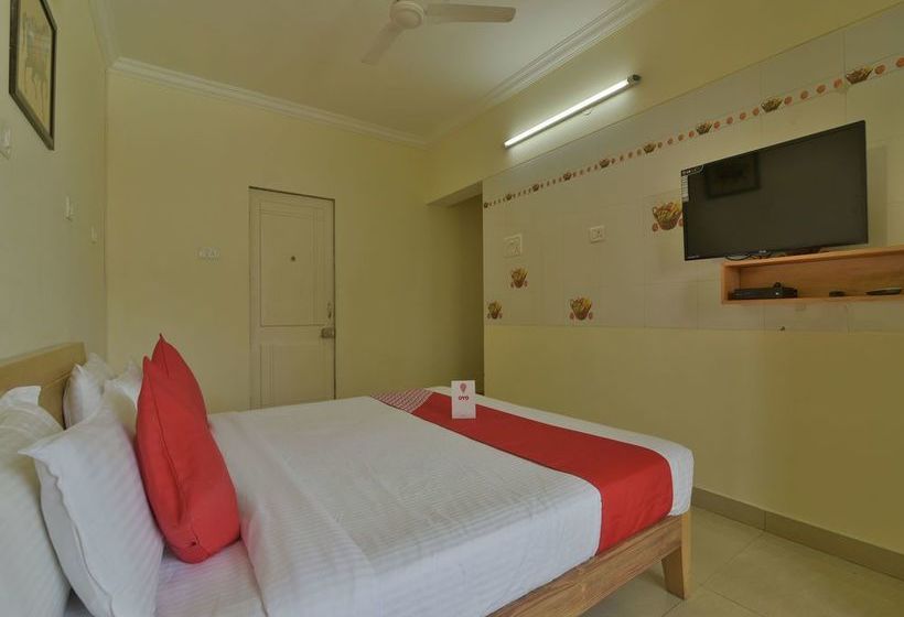 Hotel Pramila Court 13