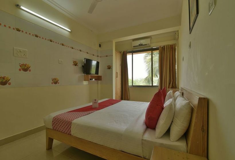 Hotel Pramila Court 16