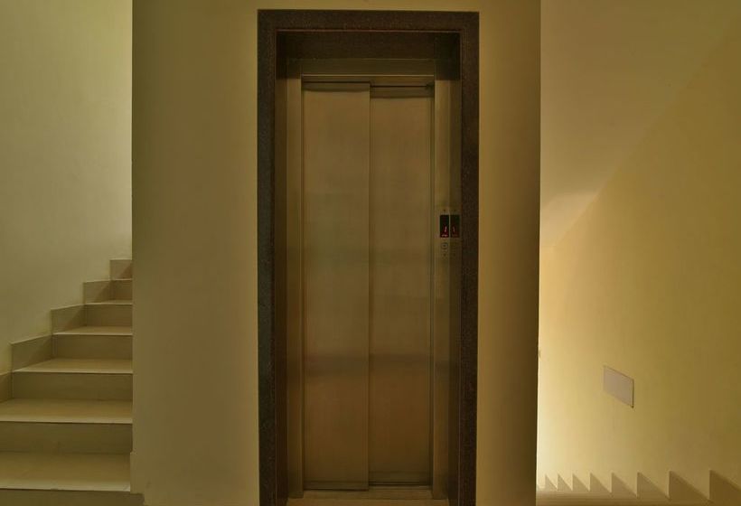 Hotel Pramila Court 18