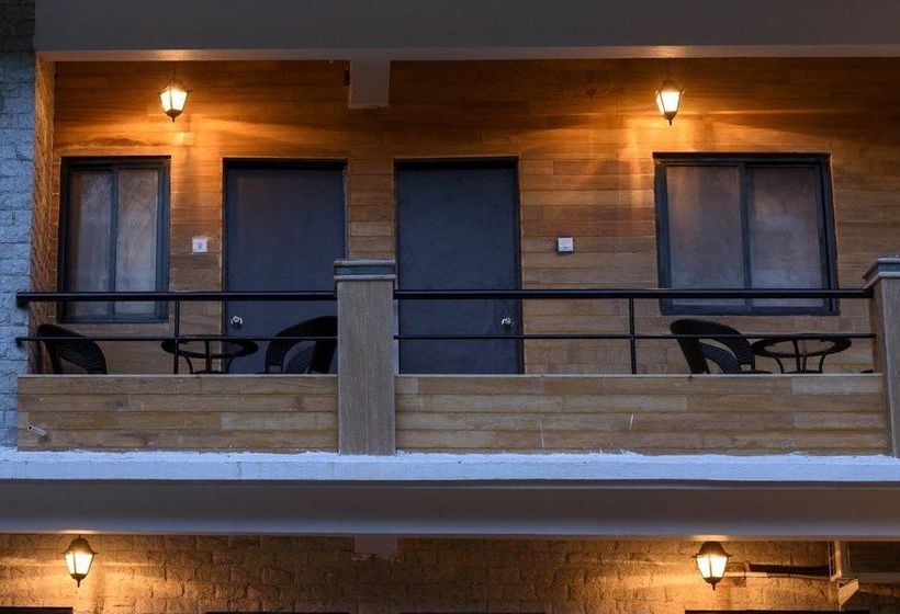 Hotel The Walk Inn 7