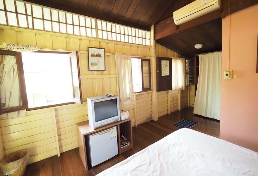 Hotel Baan Suan Amphawa 10