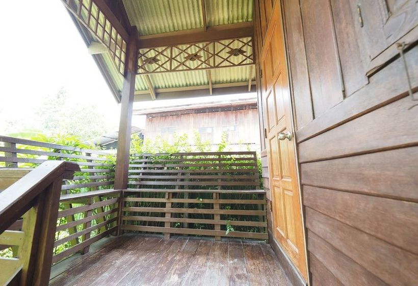 Hotel Baan Suan Amphawa 12