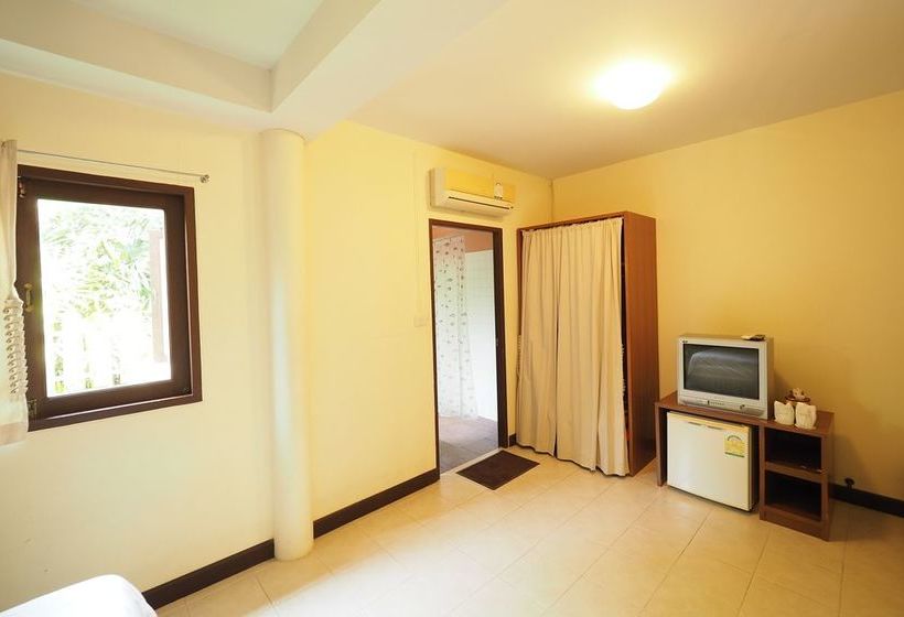 Hotel Baan Suan Amphawa 15