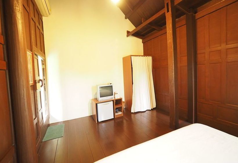 Hotel Baan Suan Amphawa 16
