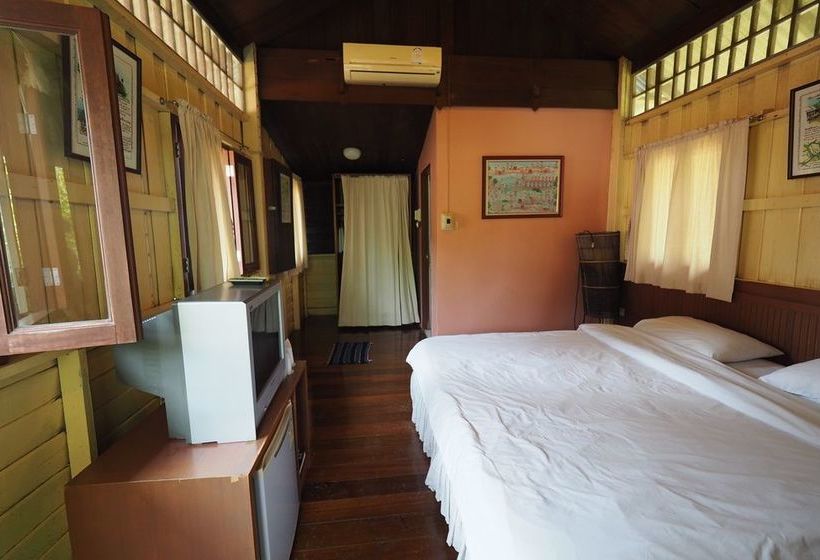 Hotel Baan Suan Amphawa 4