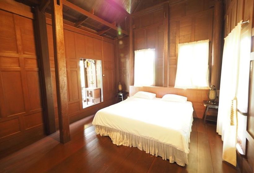 Hotel Baan Suan Amphawa 9