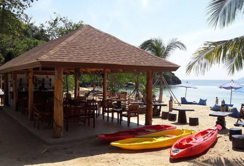 Hotel Koh Ngai Paradise Beach 12