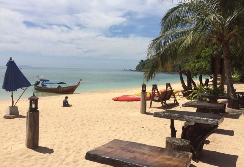 Hotel Koh Ngai Paradise Beach 16