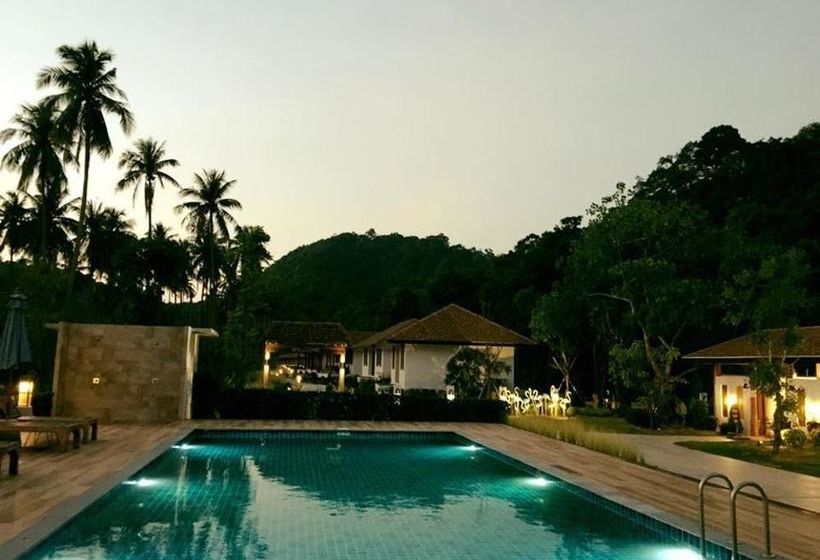 Hotel Koh Ngai Paradise Beach 8