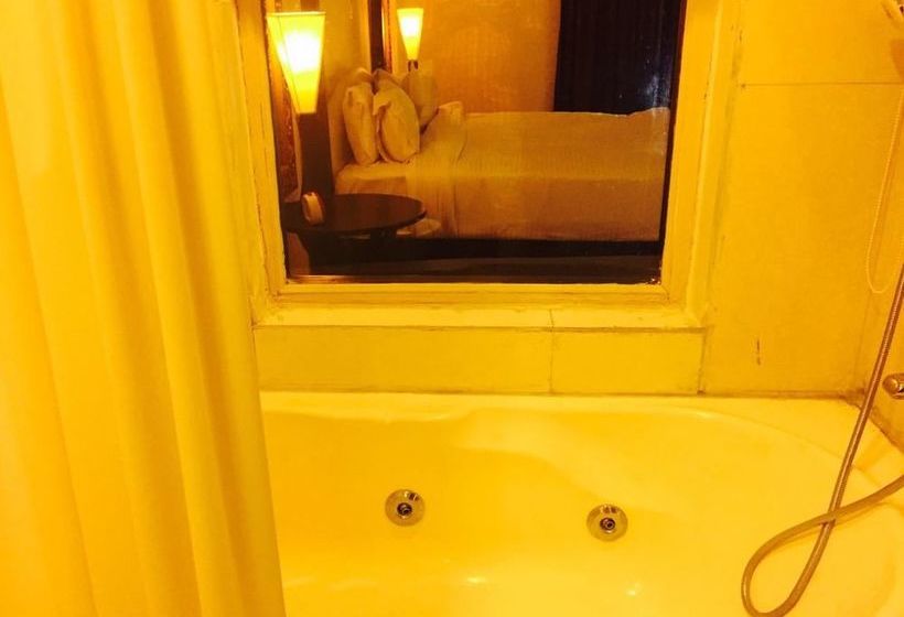 Centre Point Hotel Neemrana 5