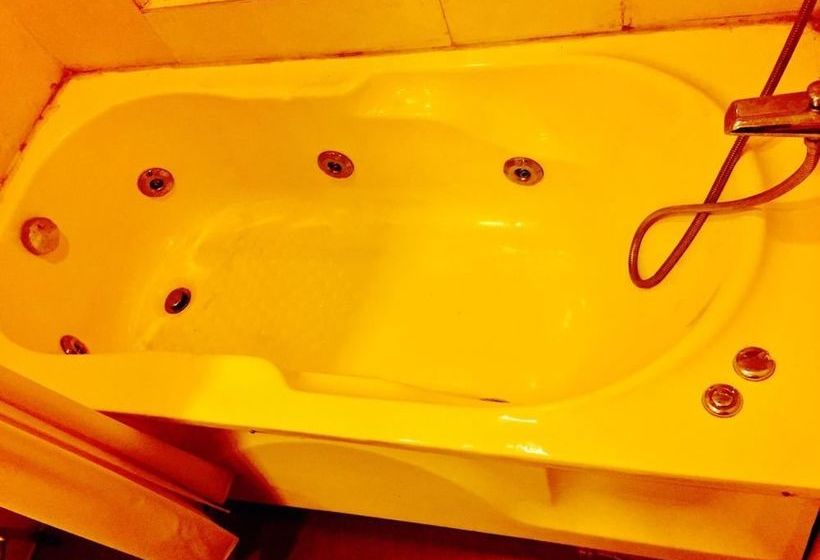 Centre Point Hotel Neemrana 6