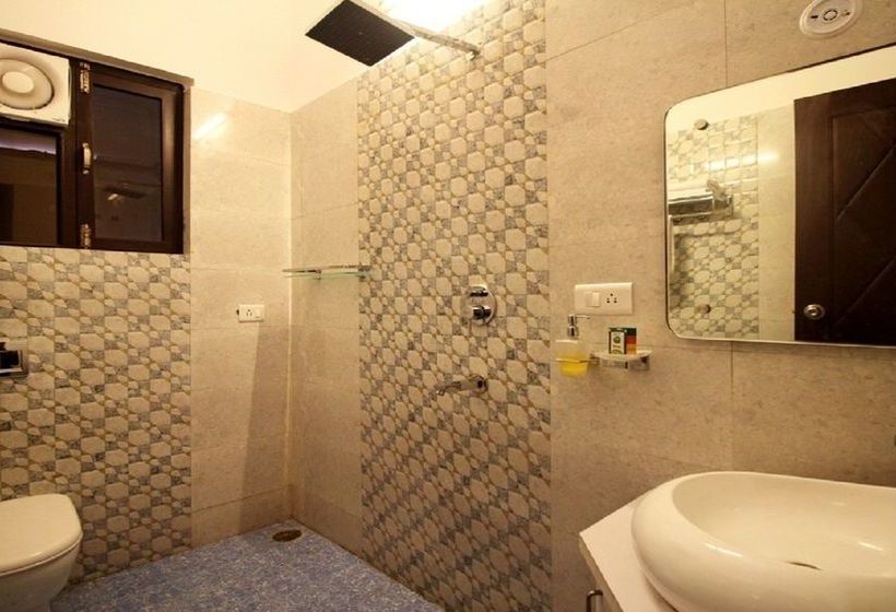 Hotel Grand Tapovan 9