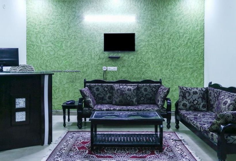 Hotel Treebo Royal Suites 7