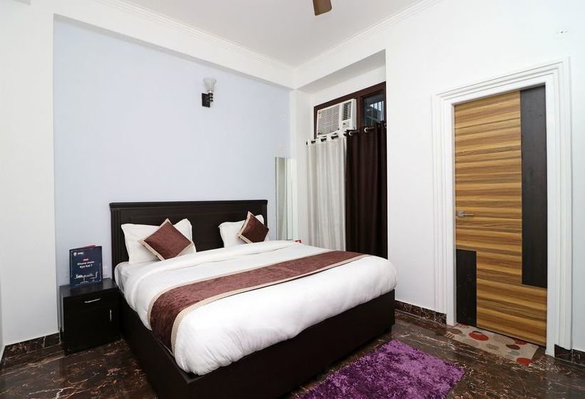 Hotel Oyo 10810 Sangvi Palace Uttar Pradesh