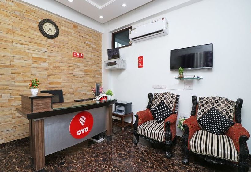 Hotel Oyo 10810 Sangvi Palace 1