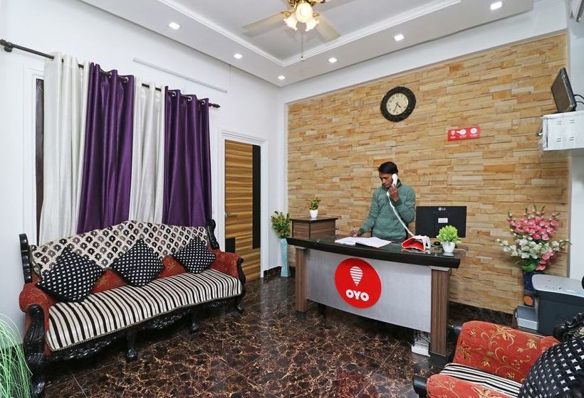 Hotel Oyo 10810 Sangvi Palace 2