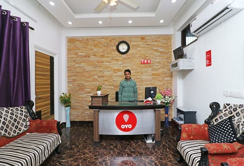 Hotel Oyo 10810 Sangvi Palace 3