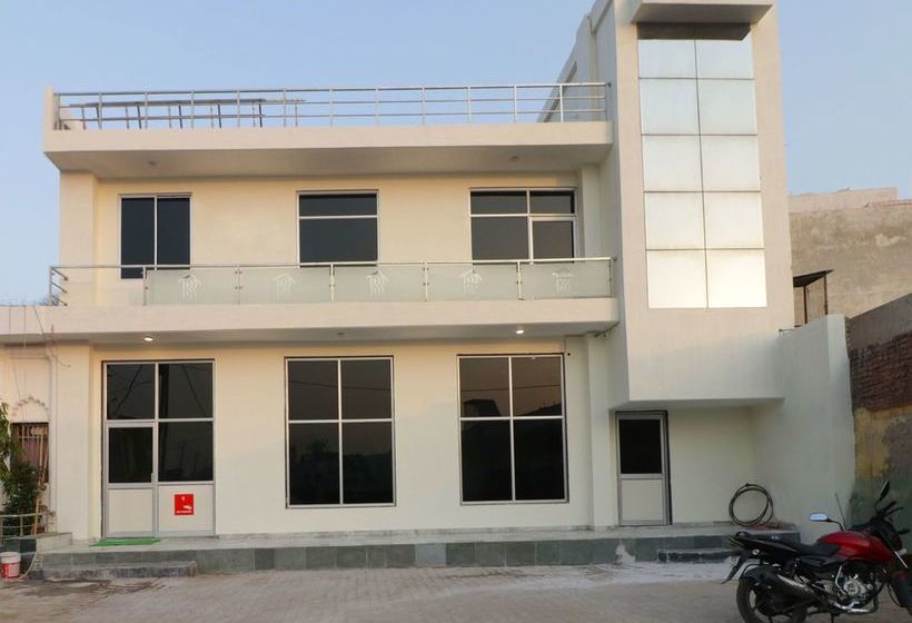 Hotel Oyo 12493 Heera Guest House Brindavan Uttar Pradesh