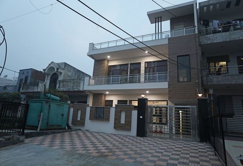 Hotel Oyo 10888 Sector 46 Faridabad 18