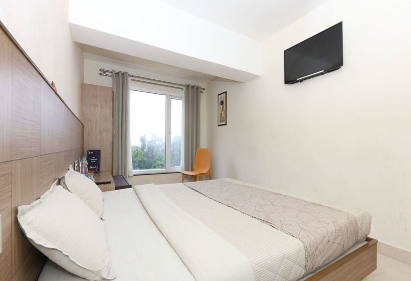 Hotel Oyo 4943 Near Bus Stand 12