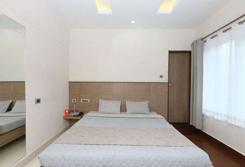 Hotel Oyo 4943 Near Bus Stand 13