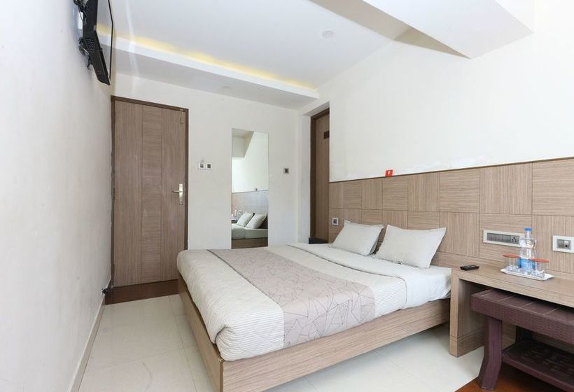 Hotel Oyo 4943 Near Bus Stand 16