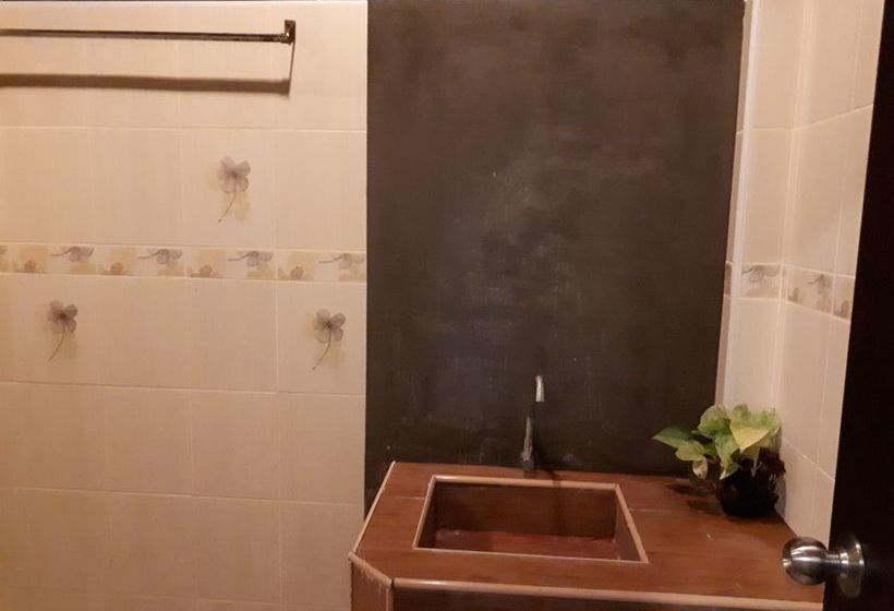 Hotel Baansuankamnun Montree 10