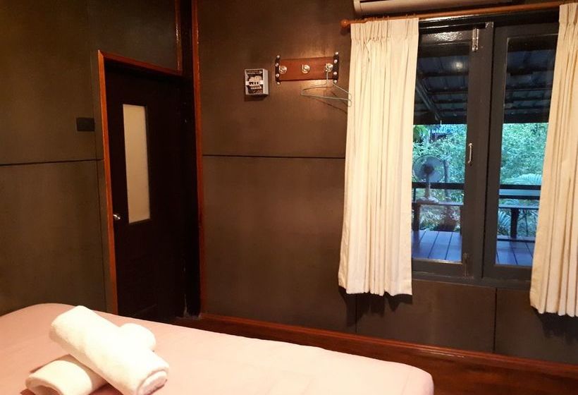 Hotel Baansuankamnun Montree 4