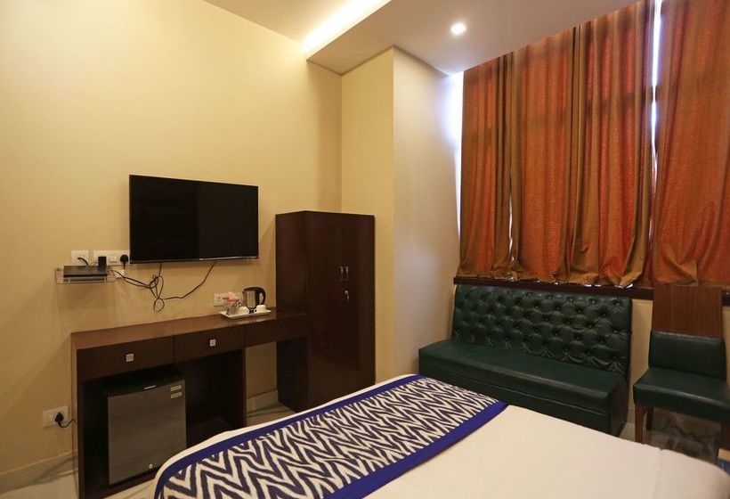 Oyo 5614 Hotel Rolex Inn 8