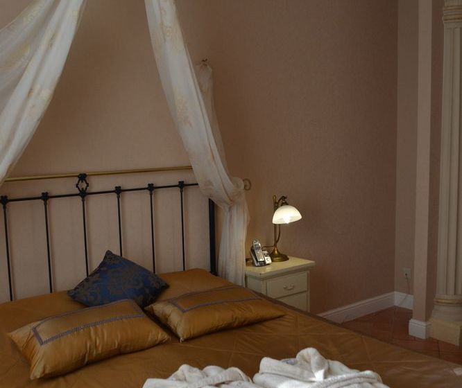 The Old Times Hotel & Hostel 12