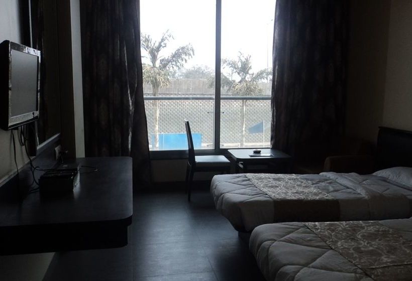 Hotel The Royal Hills 10