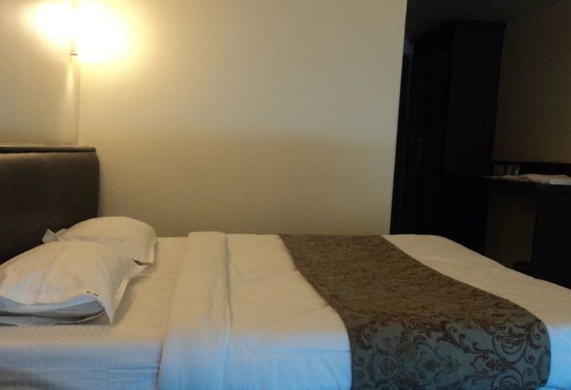 Hotel The Royal Hills 11