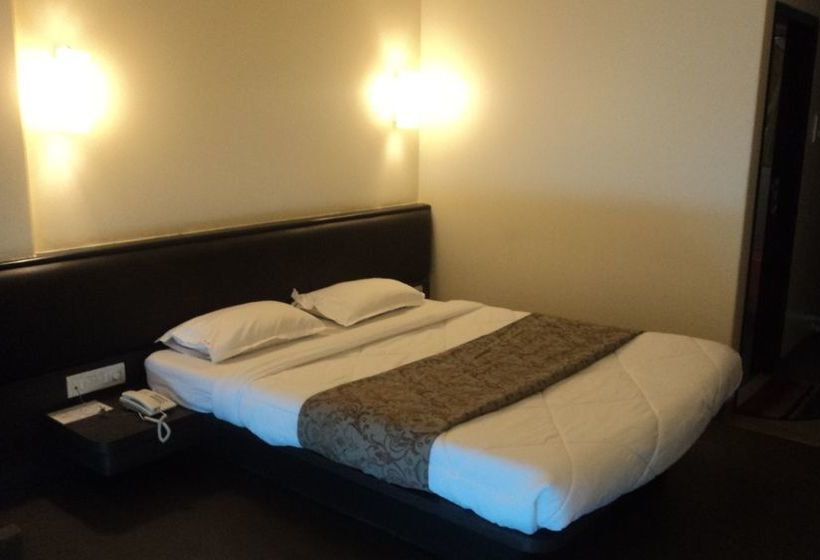 Hotel The Royal Hills 12