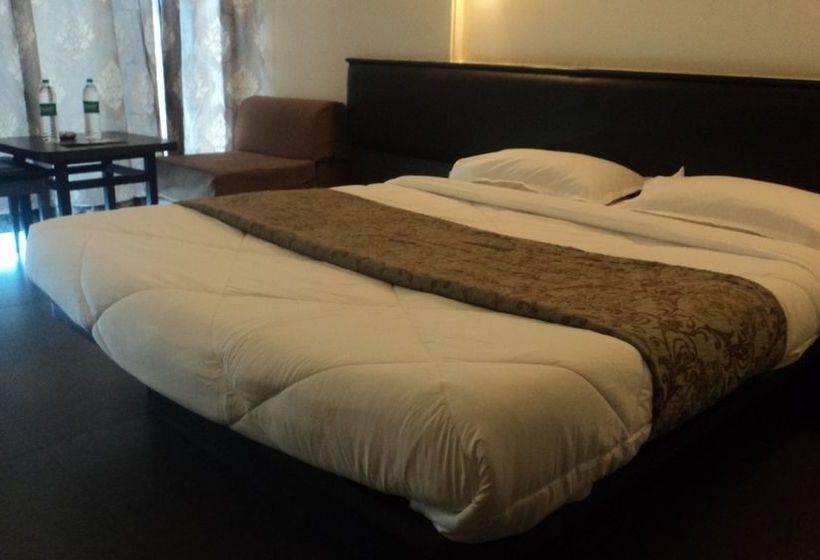 Hotel The Royal Hills 4