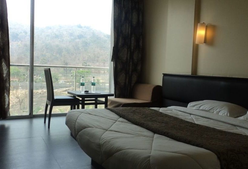 Hotel The Royal Hills 8