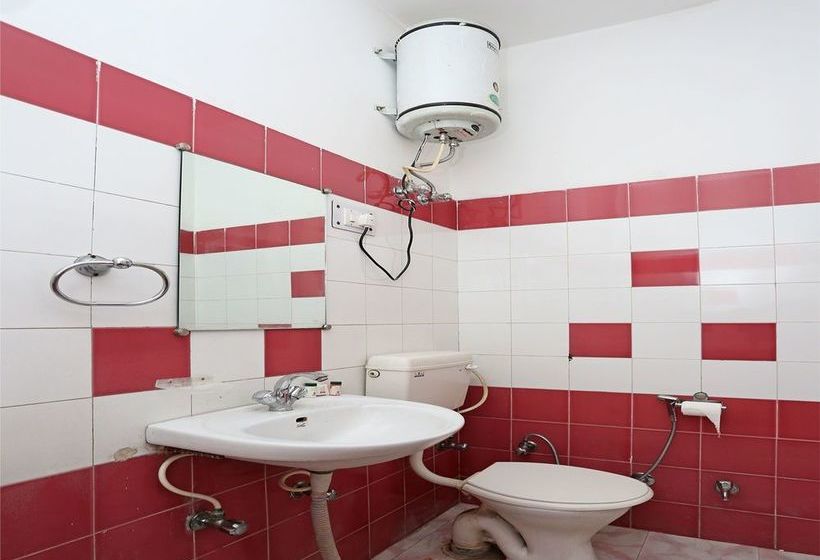 Oyo 12784 Hotel Roomers 16