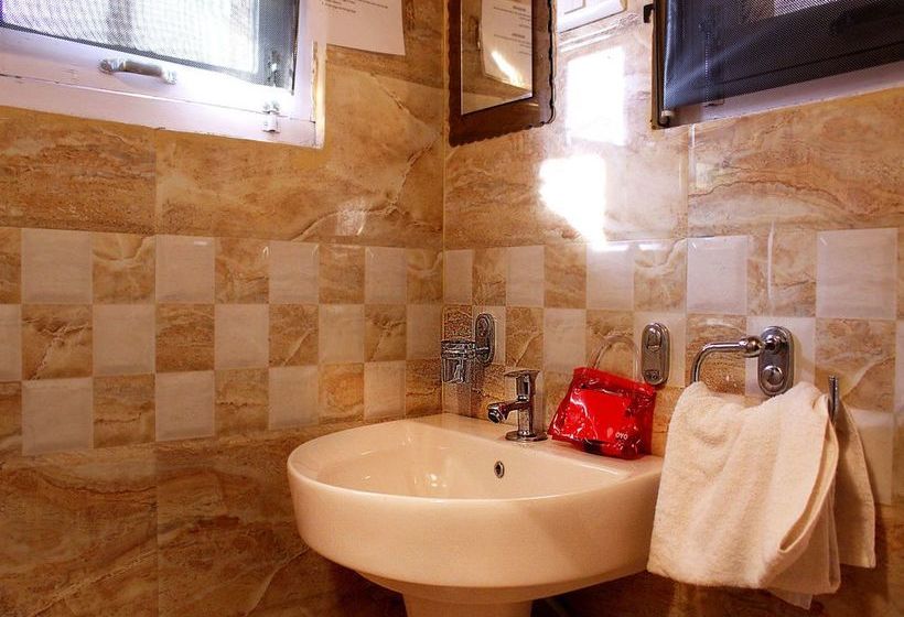 Pension Oyo 4079 Nandini Homestay 14