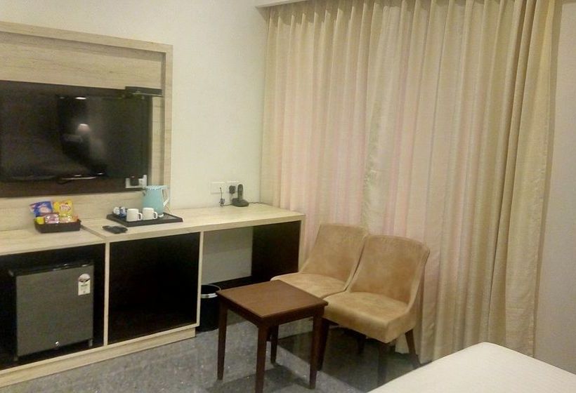 Hotel Clarks Inn Ambala 1