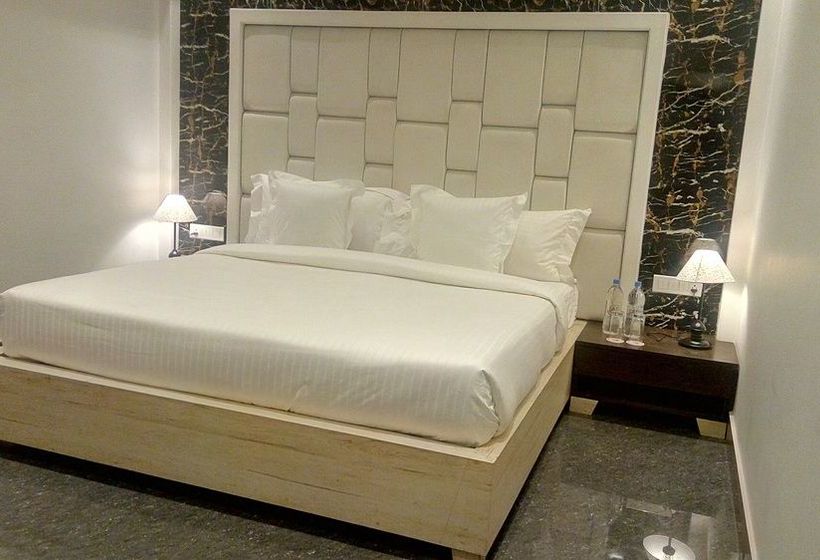 Hotel Clarks Inn Ambala 2