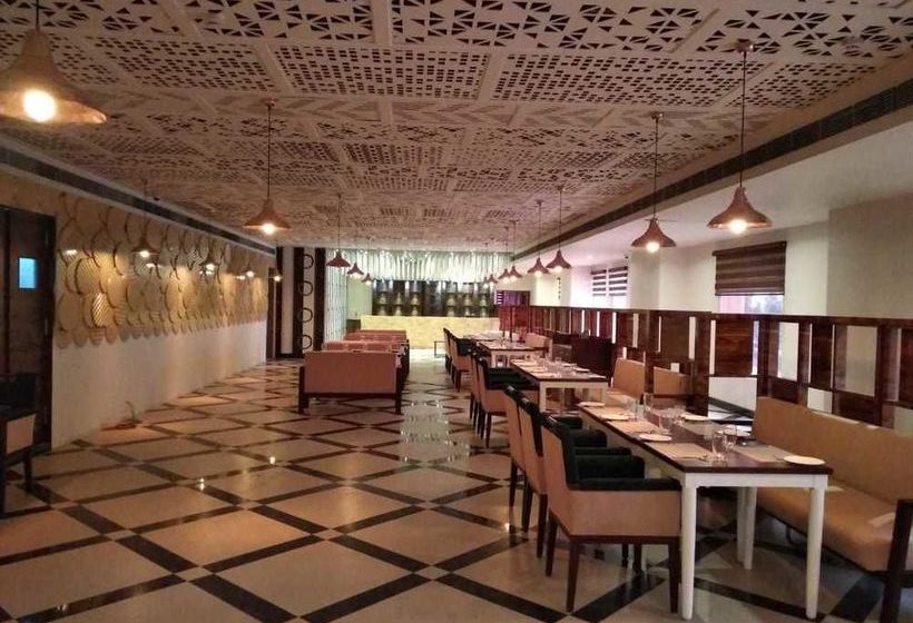 Hotel Clarks Inn Ambala 7