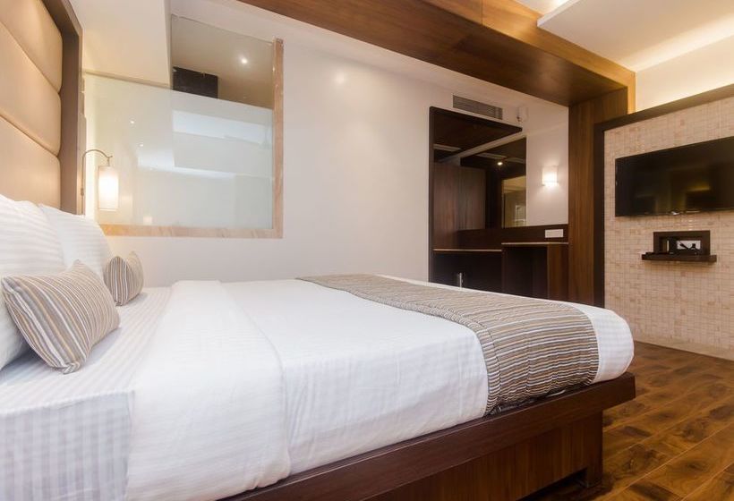 Oyo 16718 Hotel Aditya Residency 6