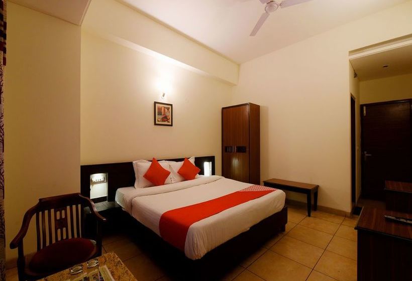 Hotel Oyo 17097 Kenwood Resort 17